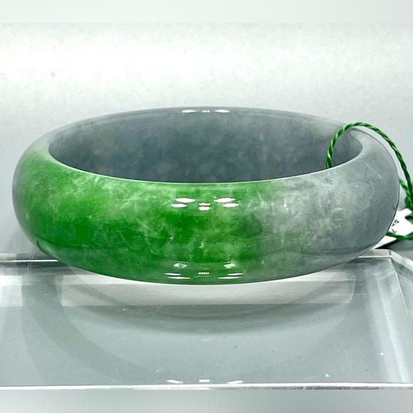Solid Dyed Jade Bangle 18mm Thick